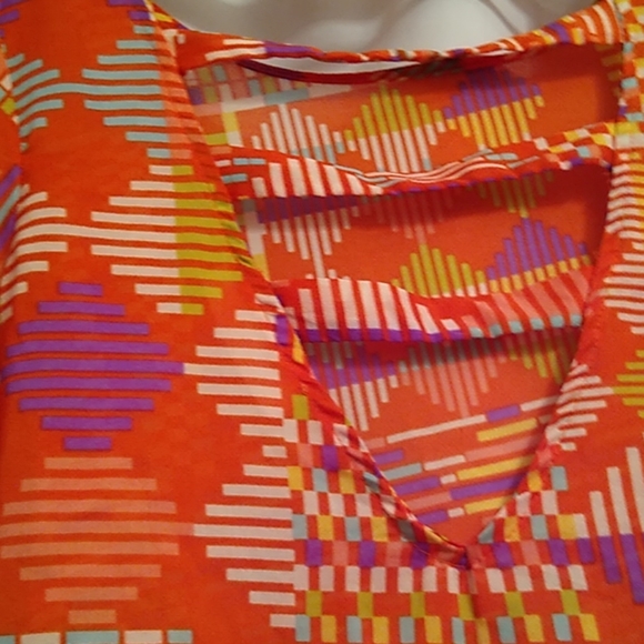 Cute juinors top with shapes - Picture 6 of 8